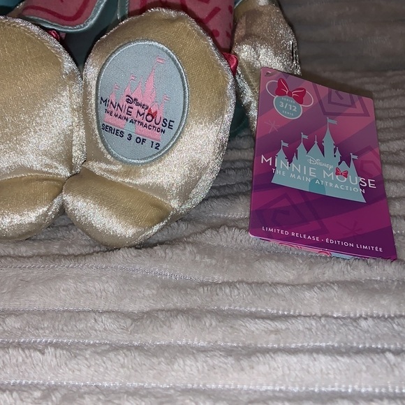 LOUNGEFLY Minnie mouse the main attraction set includes Minnie plush main image 5